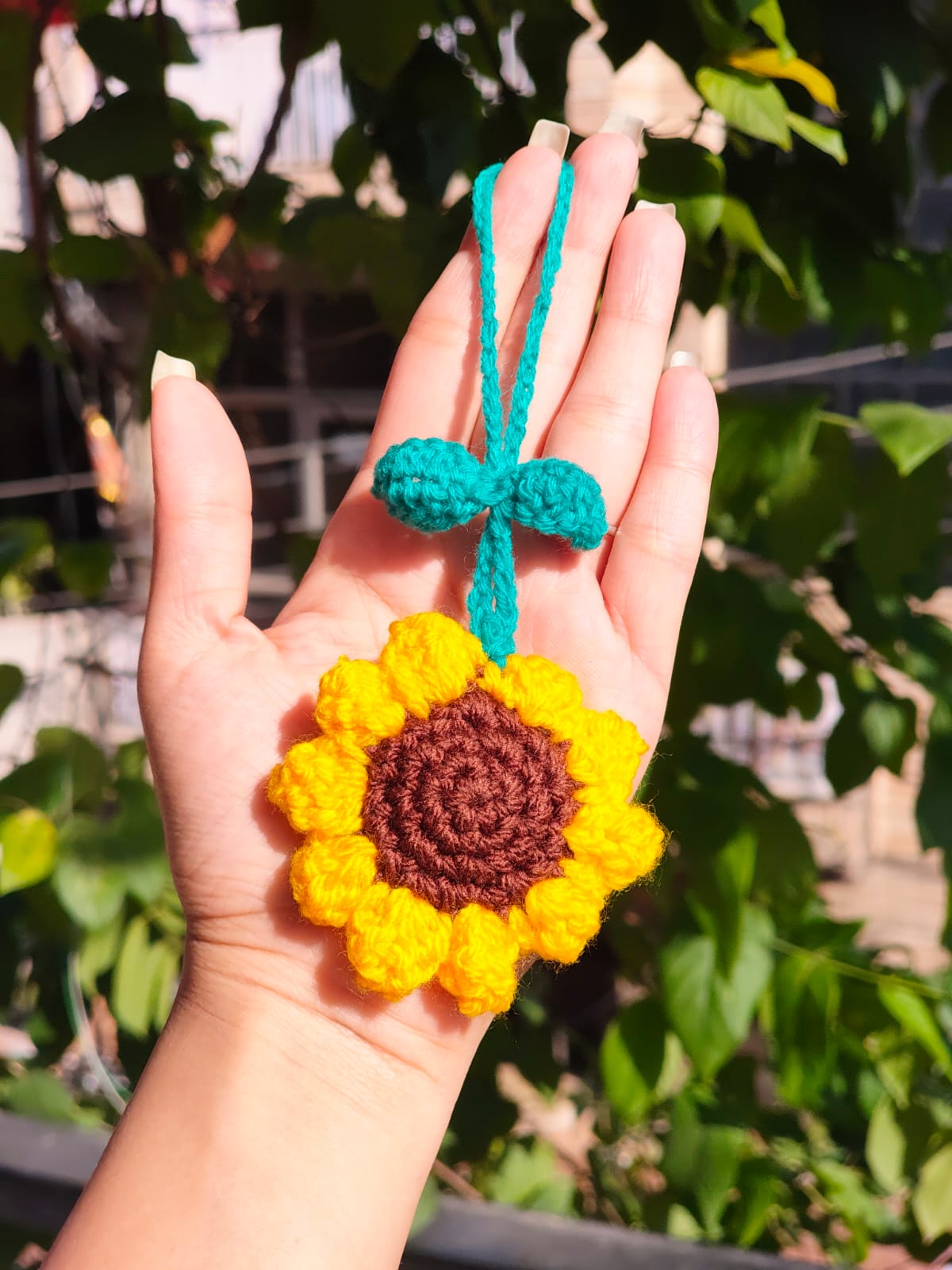Handmade crochet sunflower bag charm in yellow yarn, boho accessory India