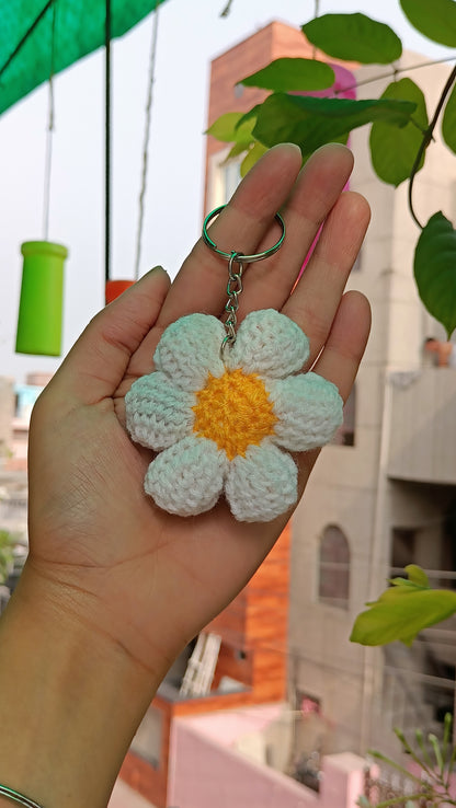 White Daisy Keychain