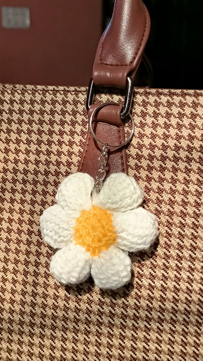 White Daisy Keychain