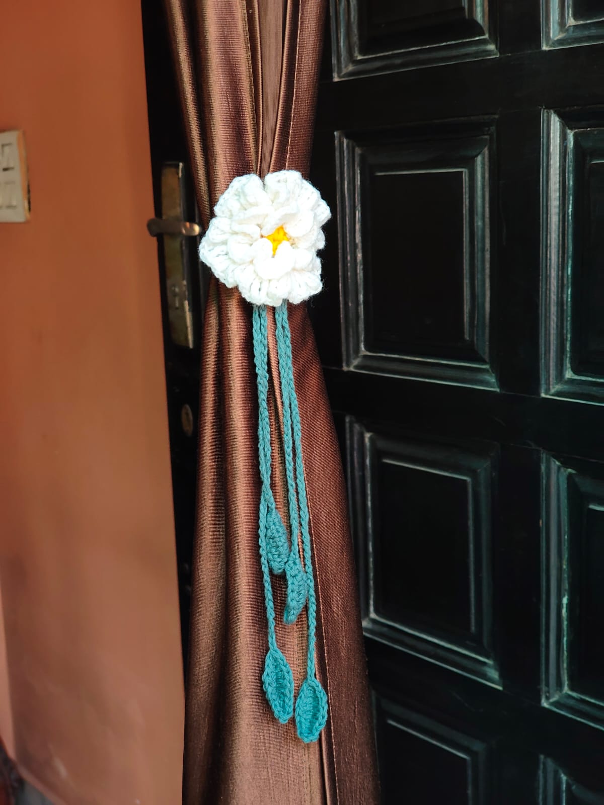 White Daisy Crochet Curtain Tie
