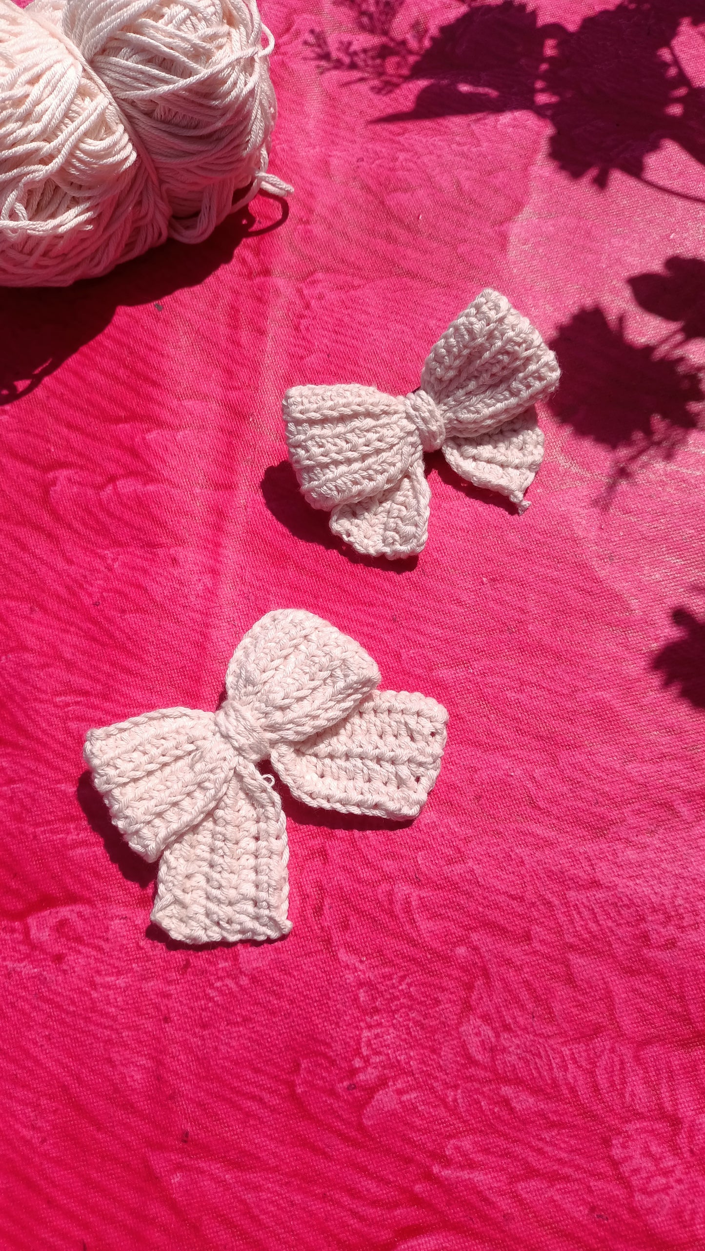 crochet bow hair clip in pink colour 