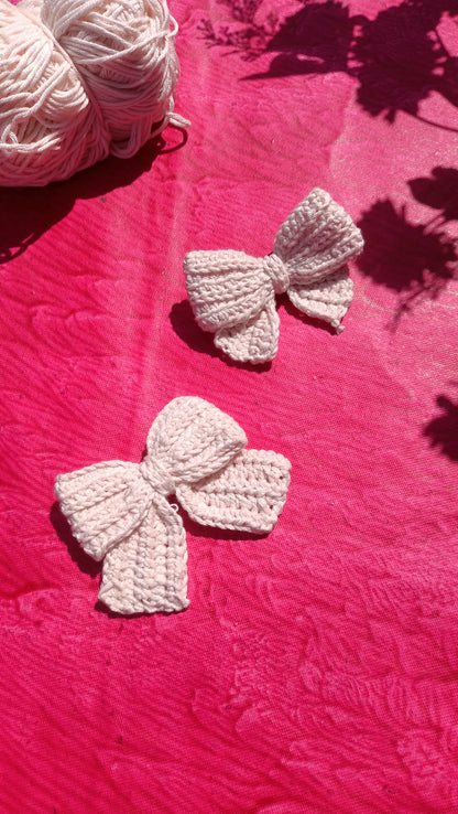 crochet bow hair clip in pink colour 