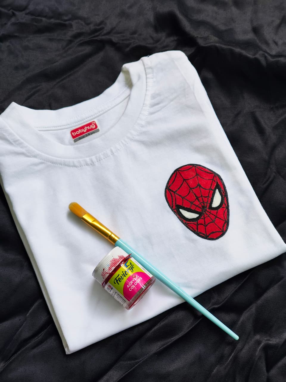 Hand-painted Spider-Man kids T-shirt featuring a Spider-Man mask on the front, handmade superhero cotton T-shirt for boys and Marvel fans.